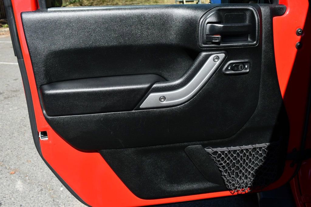 Used 2018 Jeep Wrangler Unlimited Sahara w/ Connectivity Group image 42