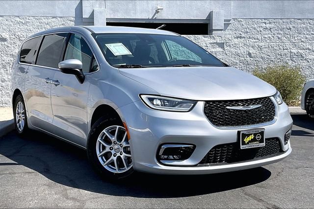 Used 2023 Chrysler Pacifica Touring-L FWD image 12