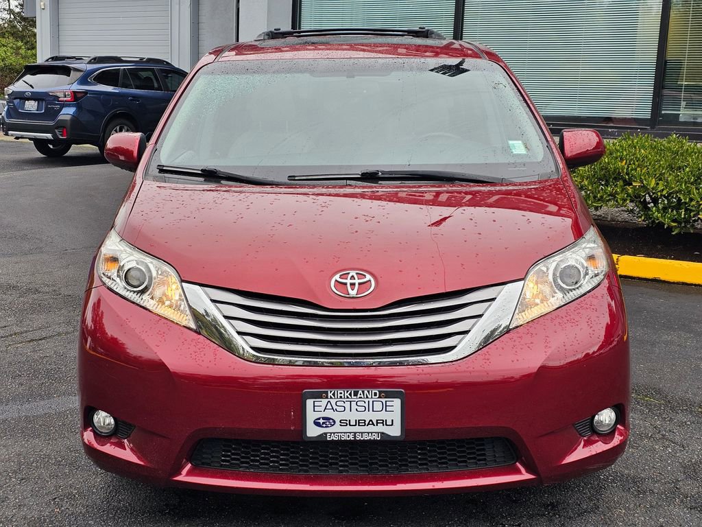 Used 2017 Toyota Sienna XLE w/ XLE Navigation Package FWD image 2