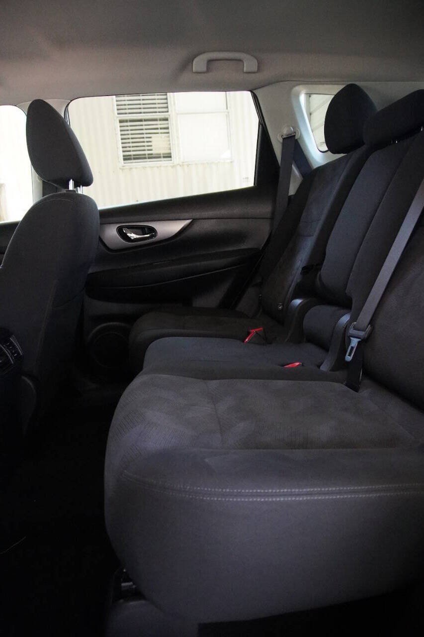 Used 2016 Nissan Rogue SV FWD image 11