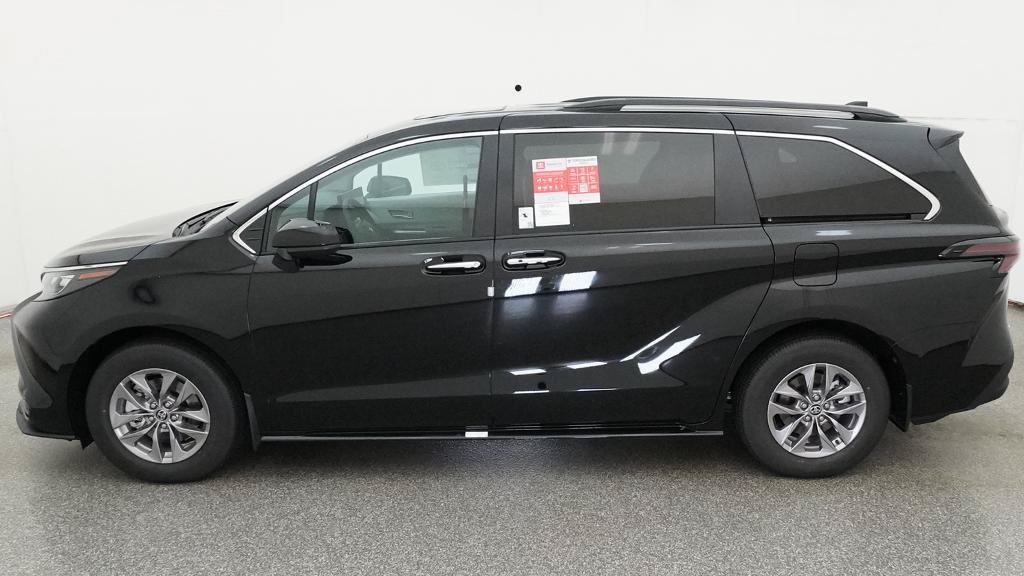 New 2026 Toyota Sienna XLE FWD image 6