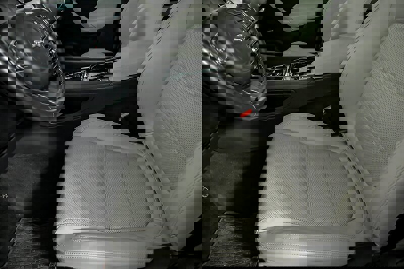 Used 2017 Jaguar F-PACE Prestige image 18