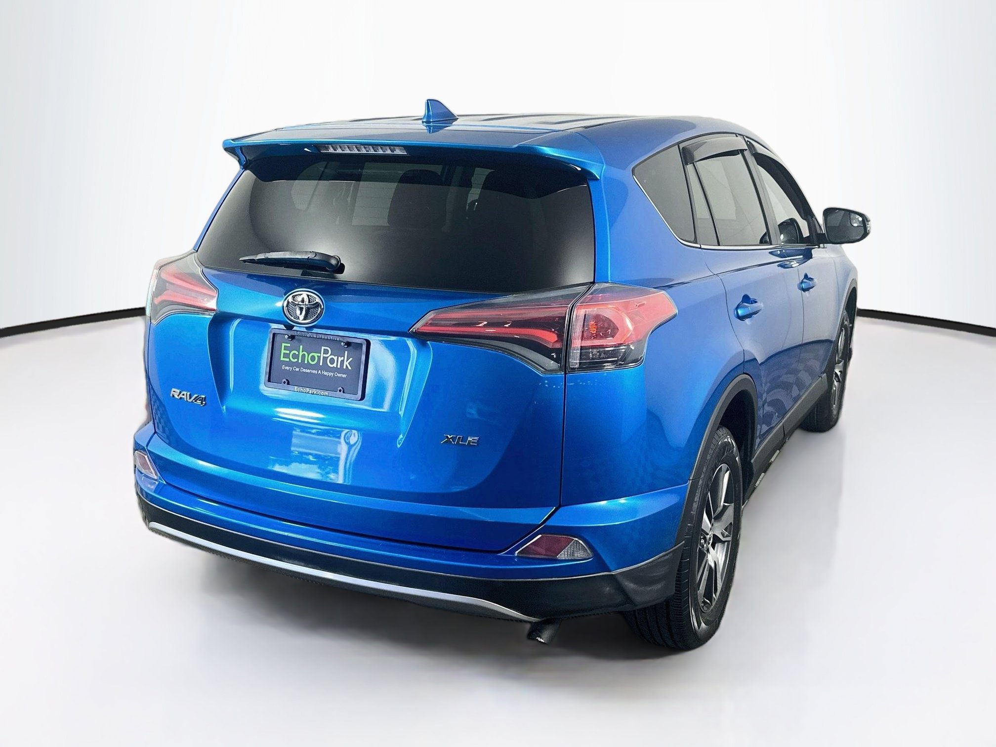 Used 2018 Toyota RAV4 XLE FWD image 9