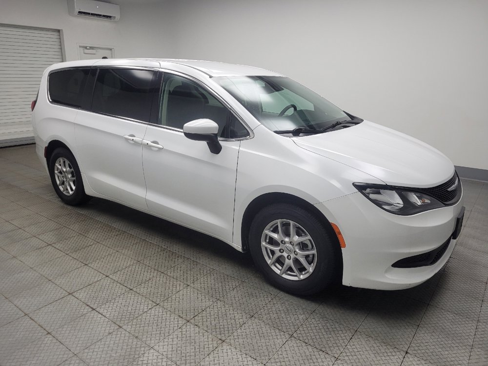 Used 2023 Chrysler Voyager LX image 11