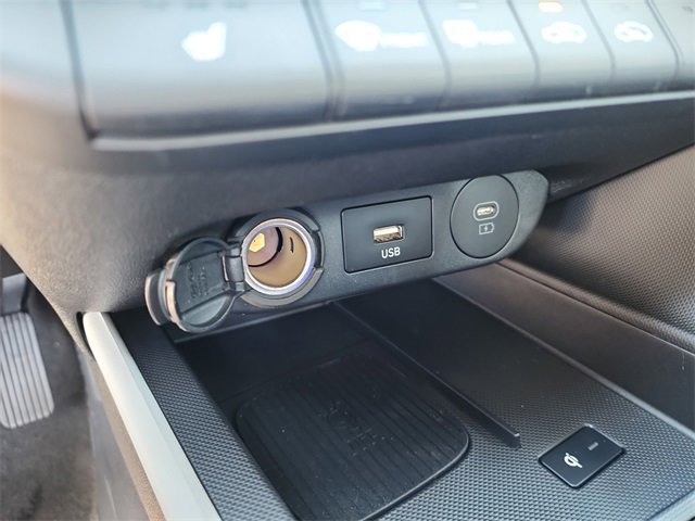 New 2025 Hyundai Elantra Limited image 19
