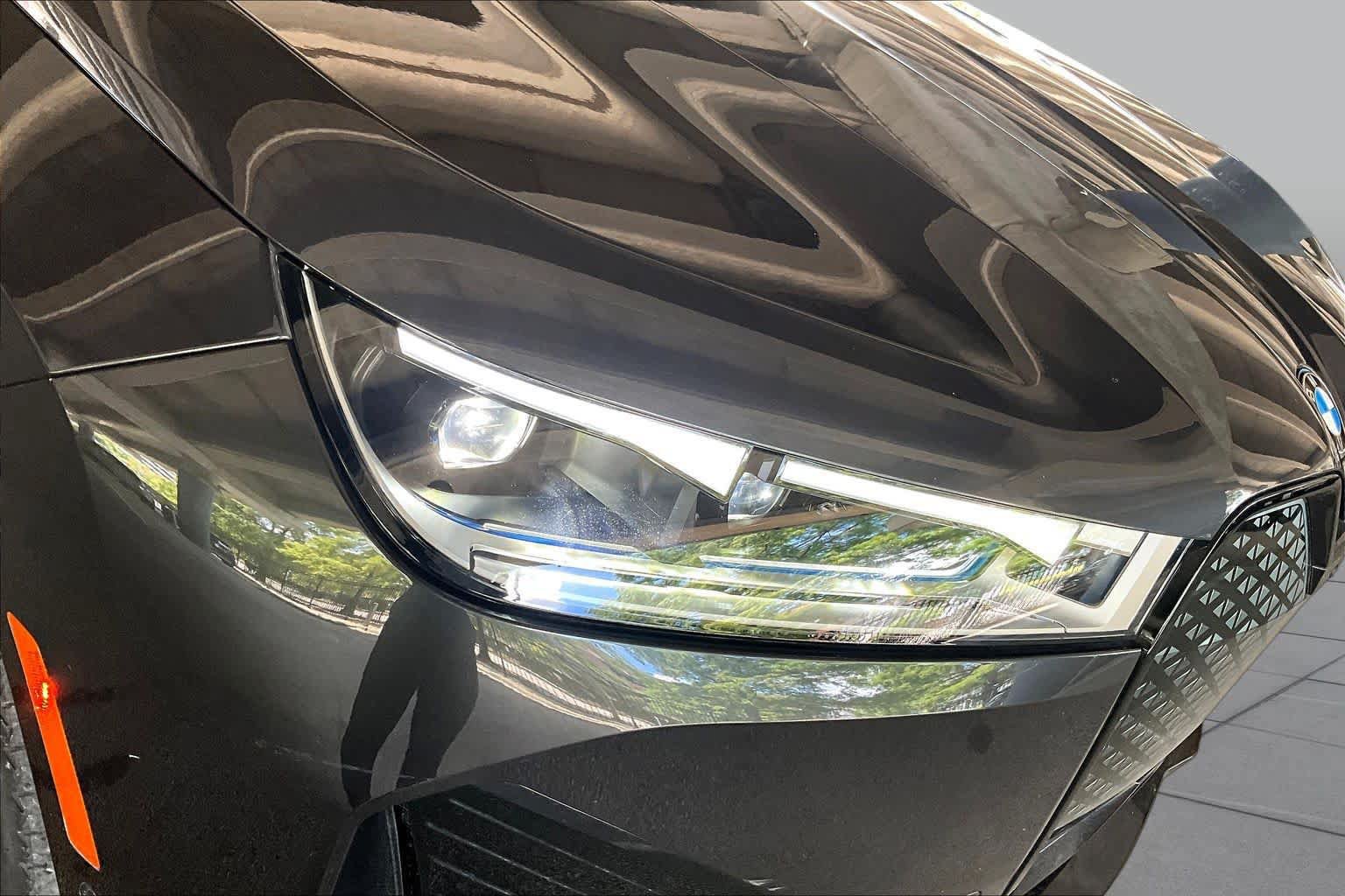 Used 2024 BMW iX xDrive50 w/ Premium Package AWD/4WD image 26