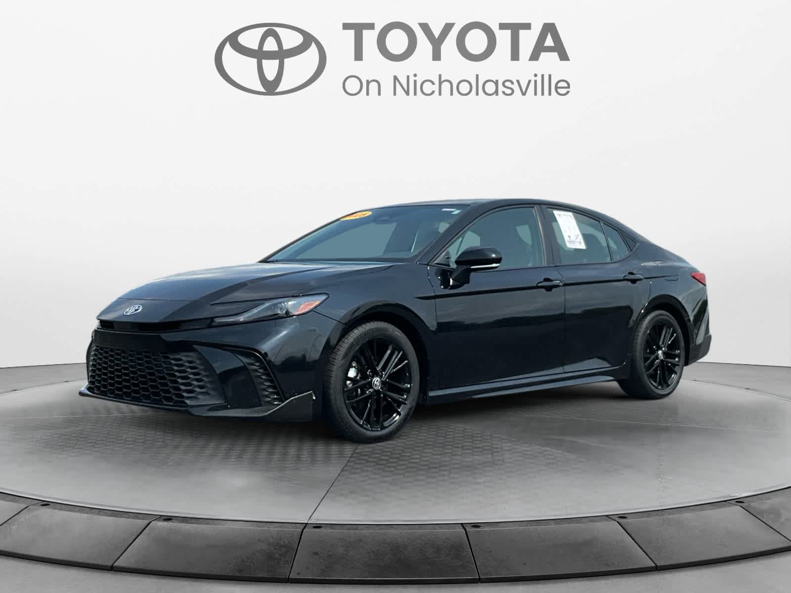 Used 2025 Toyota Camry SE FWD image 1