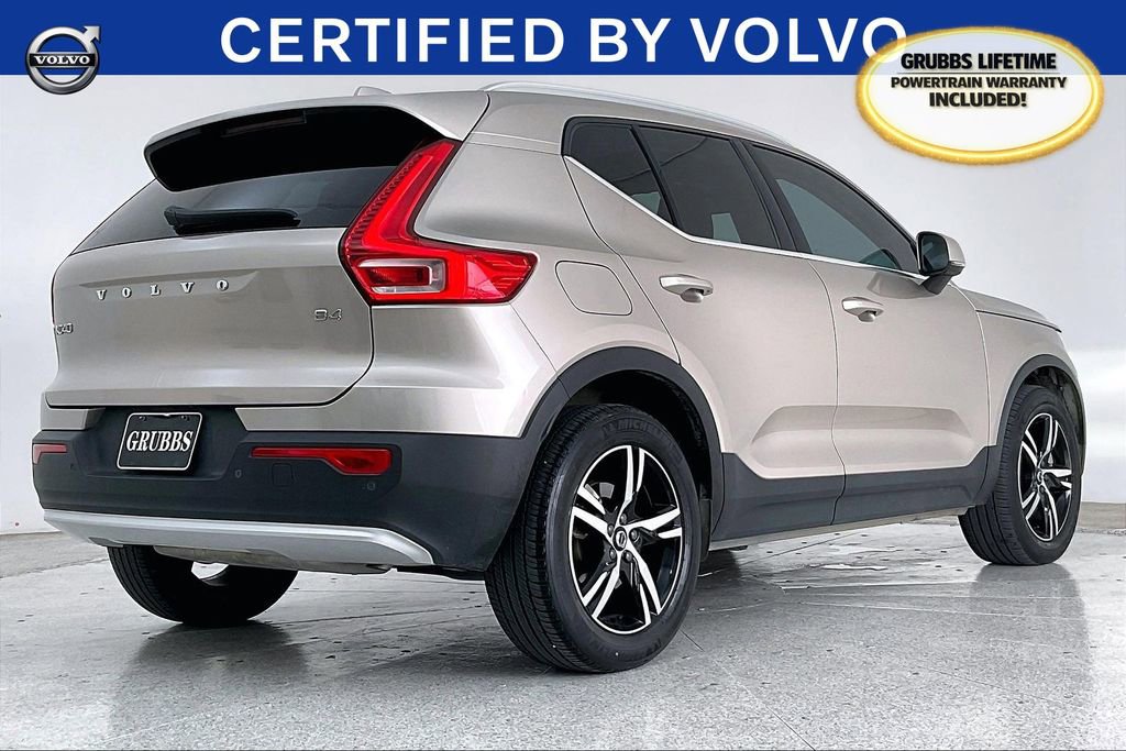 Used 2023 Volvo XC40 B4 Plus image 2