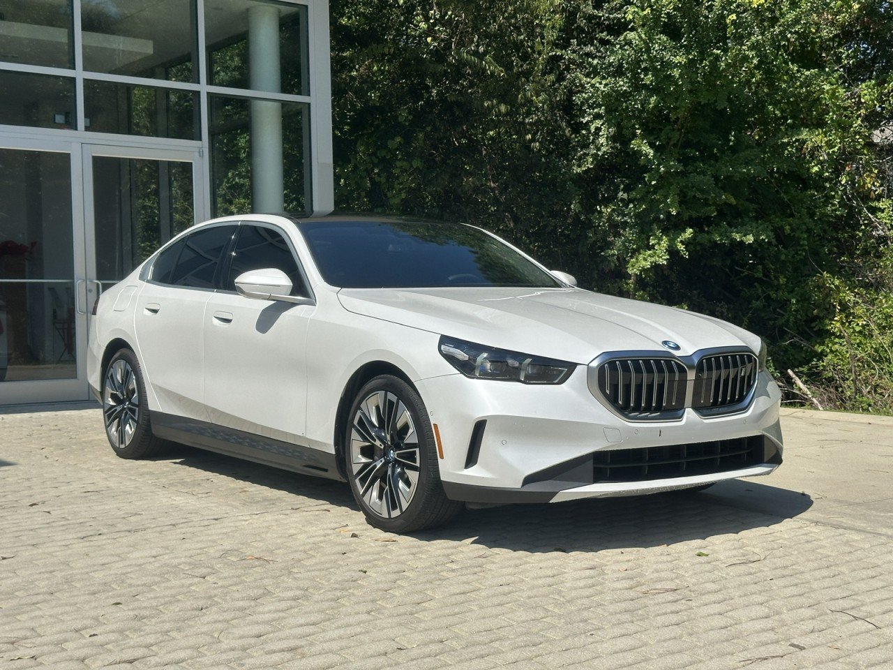 Used 2024 BMW i5 eDrive40i w/ M Sport Package RWD image 5
