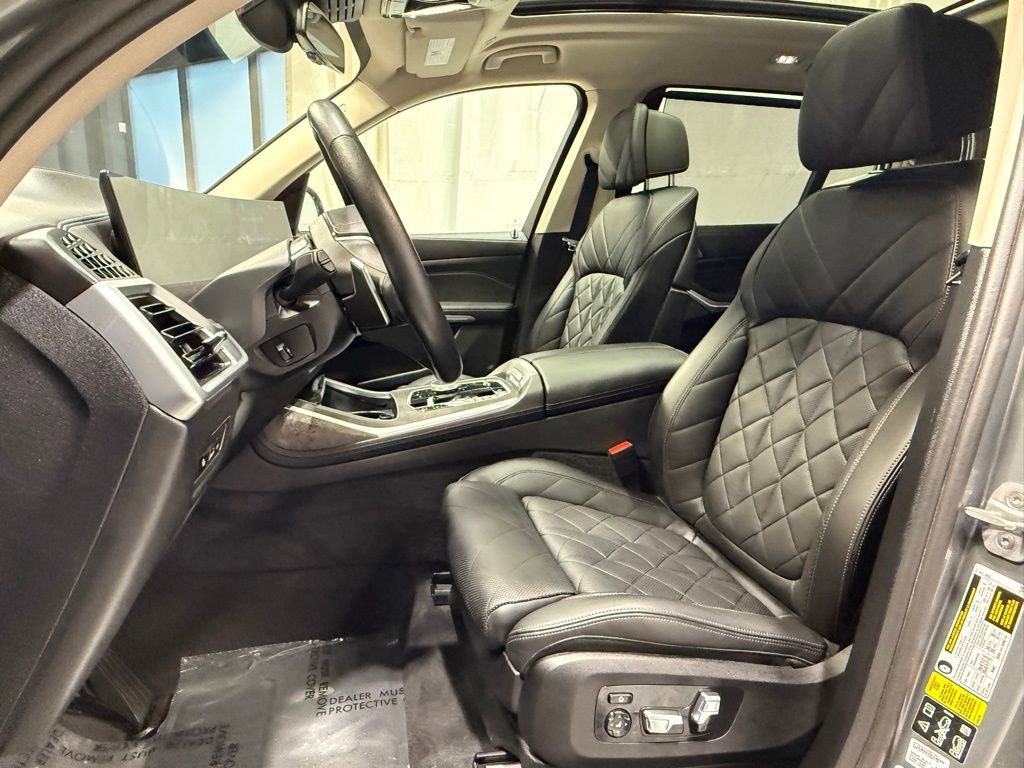 Used 2024 BMW X7 xDrive40i w/ Premium Package image 21