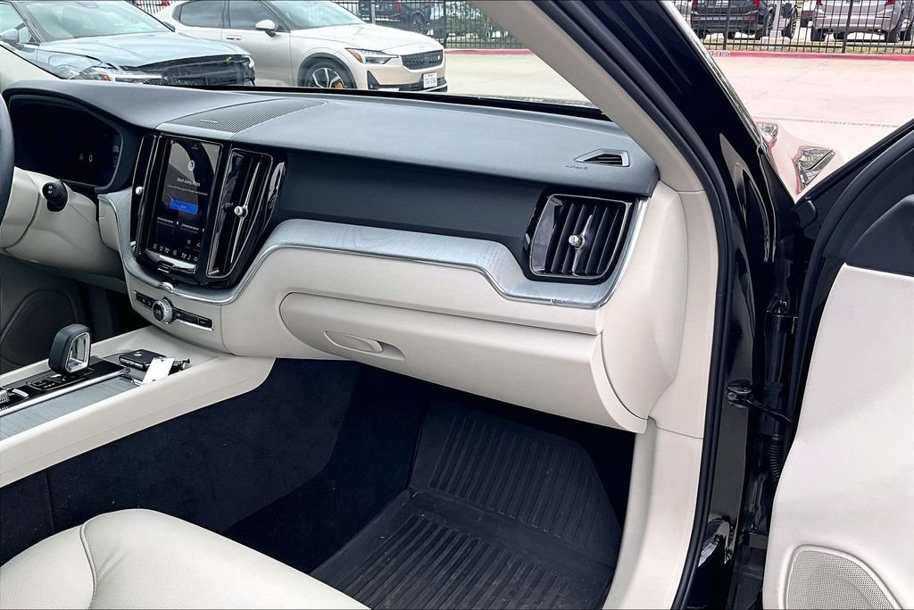 Certified 2024 Volvo XC60 B5 Plus w/ Protection Package Premier AWD/4WD image 19
