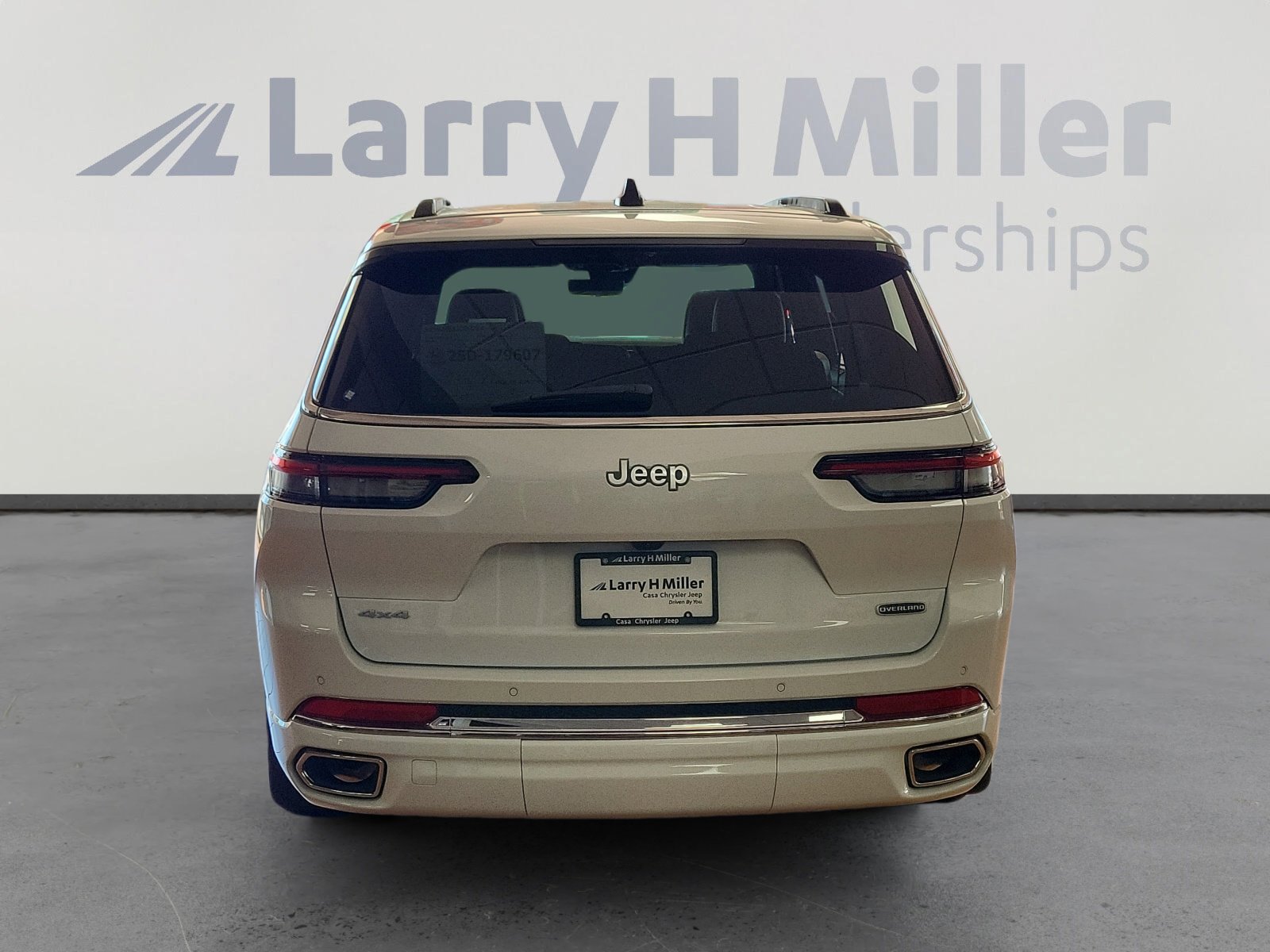 New 2025 Jeep Grand Cherokee L Overland w/ Luxury Tech Group IV image 5