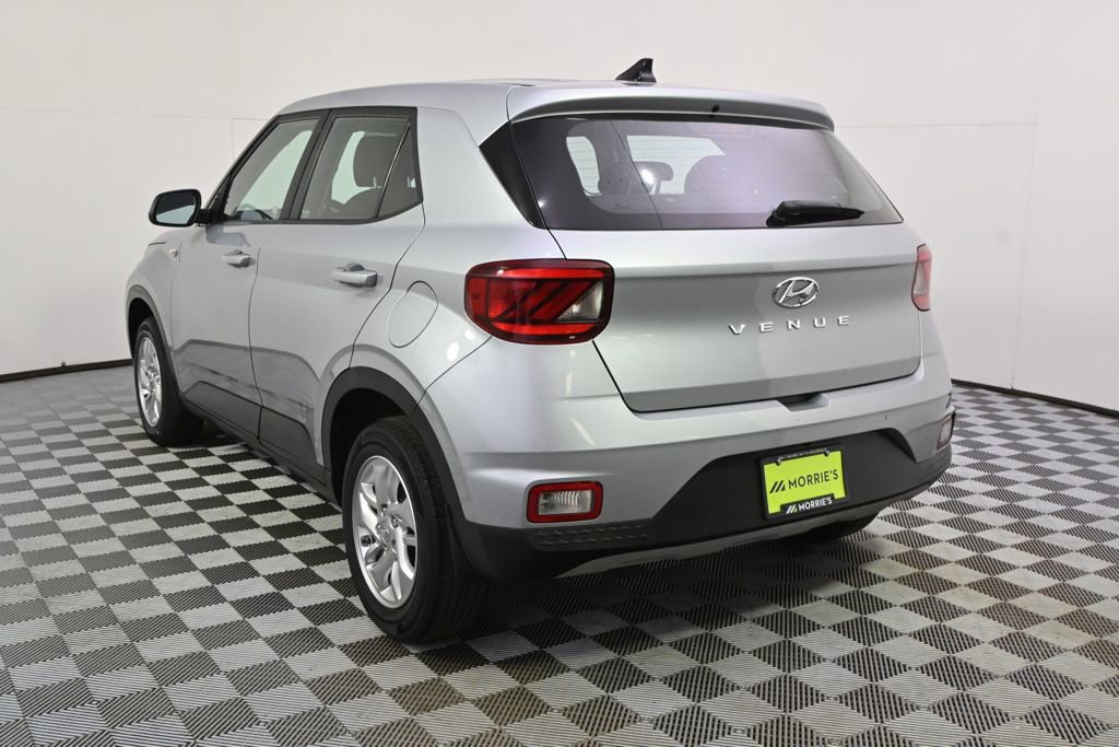 Used 2021 Hyundai Venue SE image 4