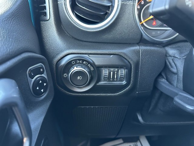 Used 2020 Jeep Wrangler Unlimited Sahara image 25