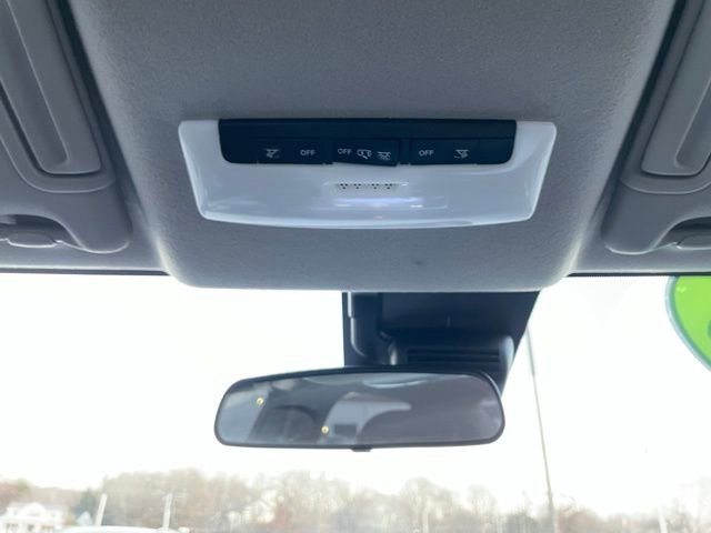 Used 2025 Nissan Versa S w/ Trunk Package image 18