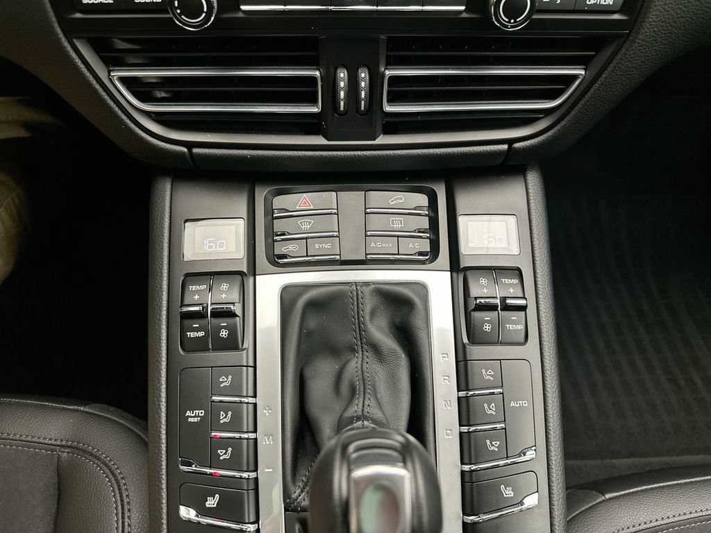 Used 2021 Porsche Macan w/ Driver Memory Package AWD/4WD image 13