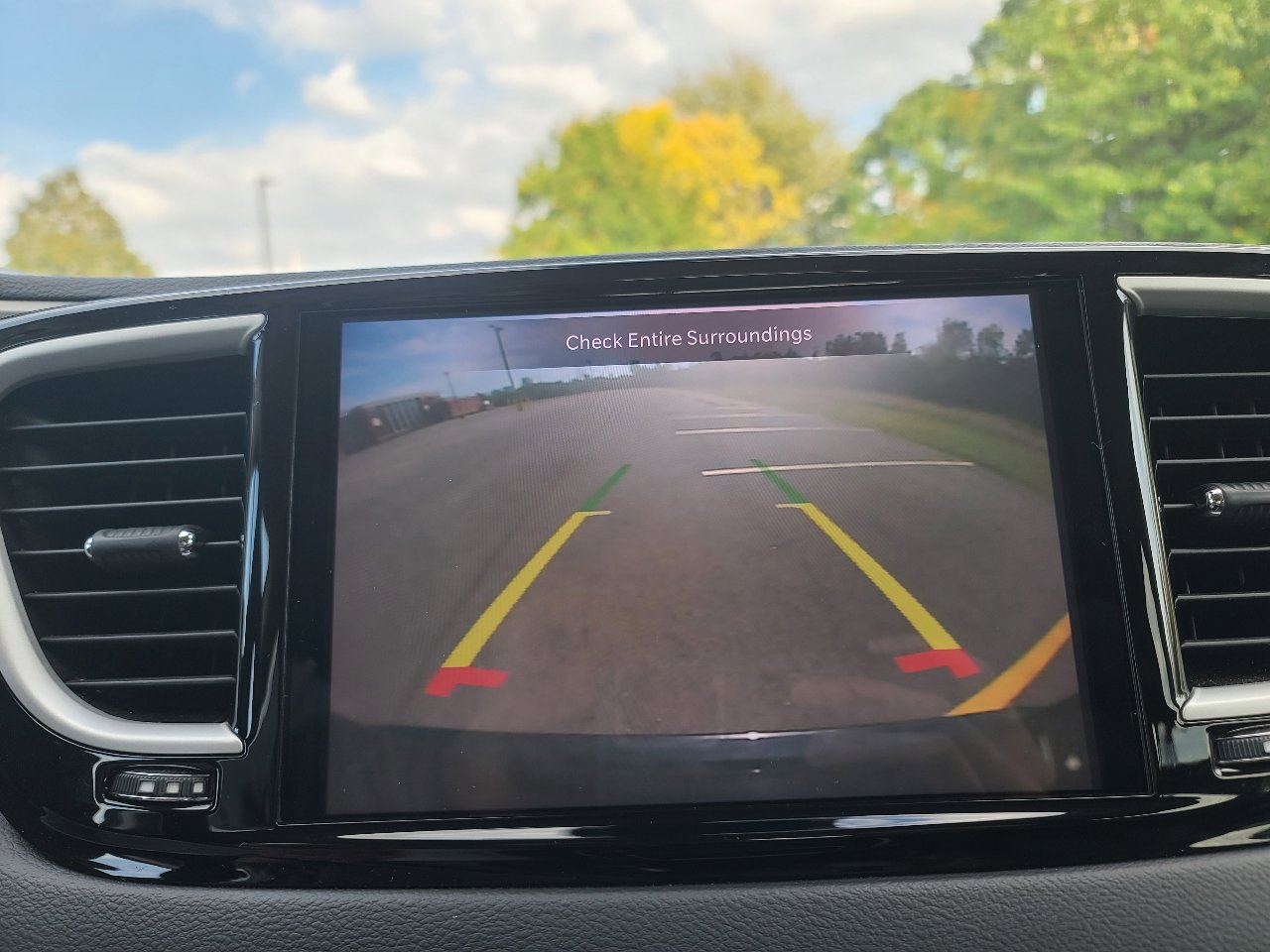 Used 2023 Chrysler Pacifica Touring-L image 36