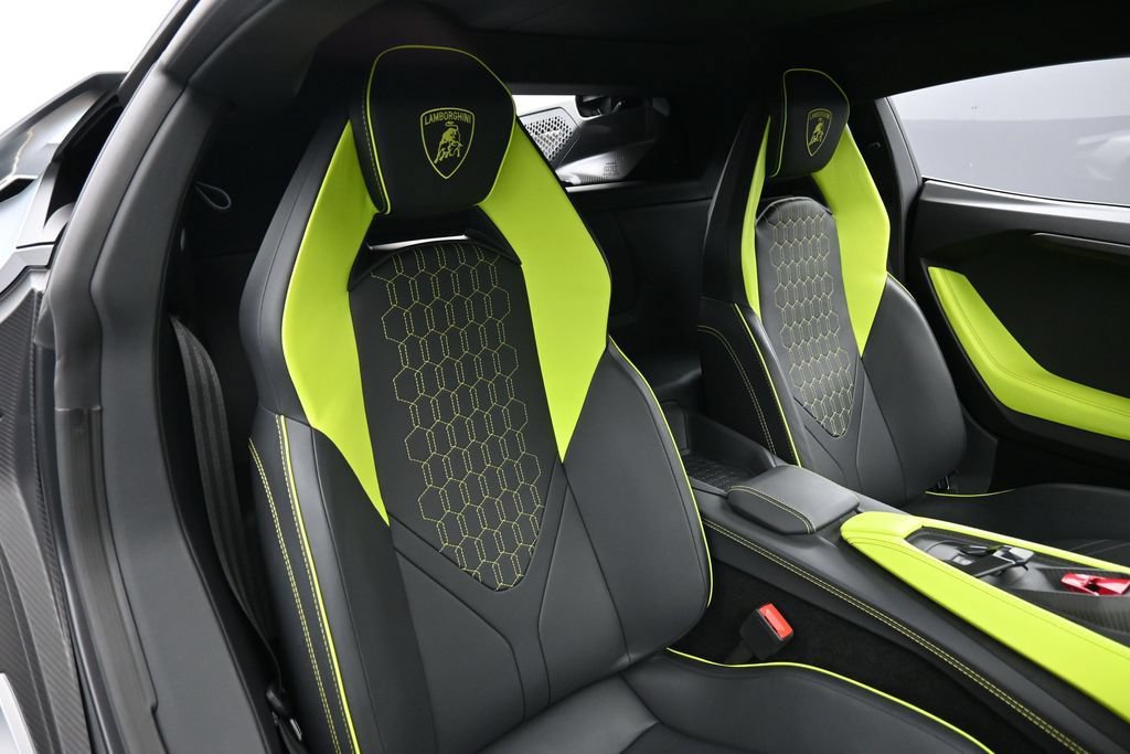 Used 2024 Lamborghini Revuelto AWD/4WD image 24