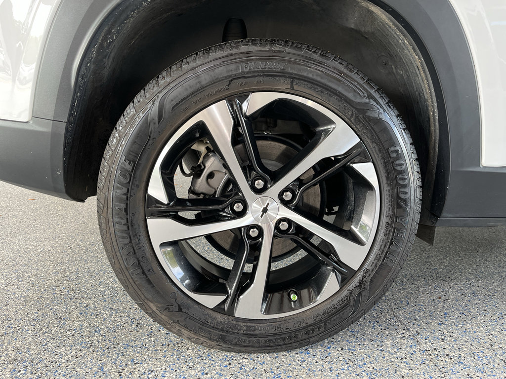 Used 2024 Chevrolet Trax RS w/ Sunroof Package FWD image 29