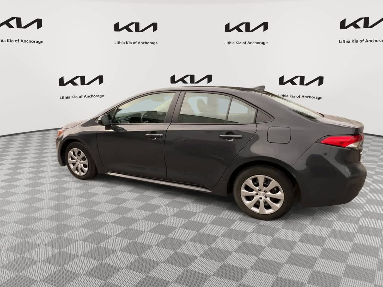 Used 2025 Toyota Corolla LE FWD image 5