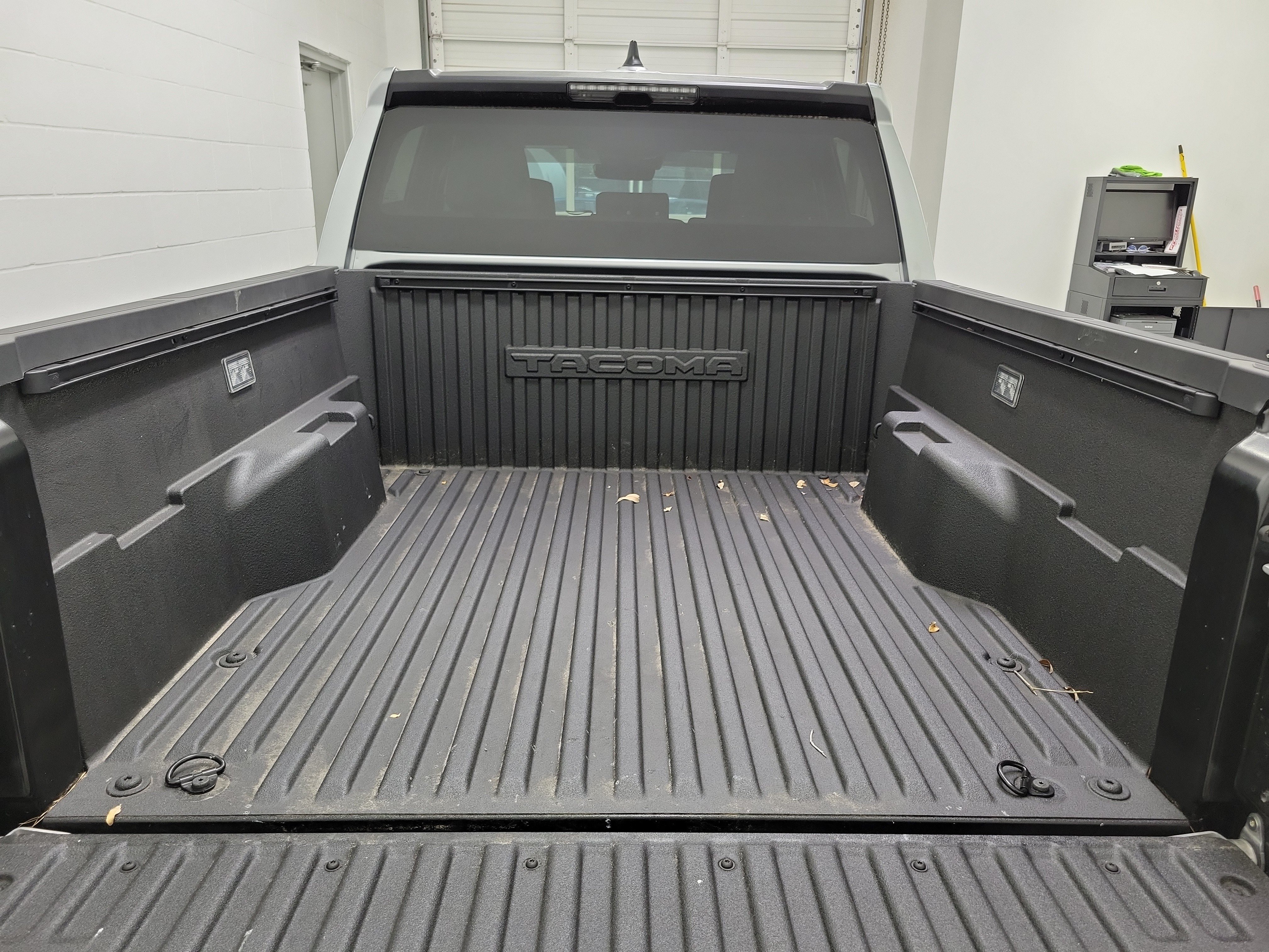 Certified 2025 Toyota Tacoma SR5 AWD/4WD image 6
