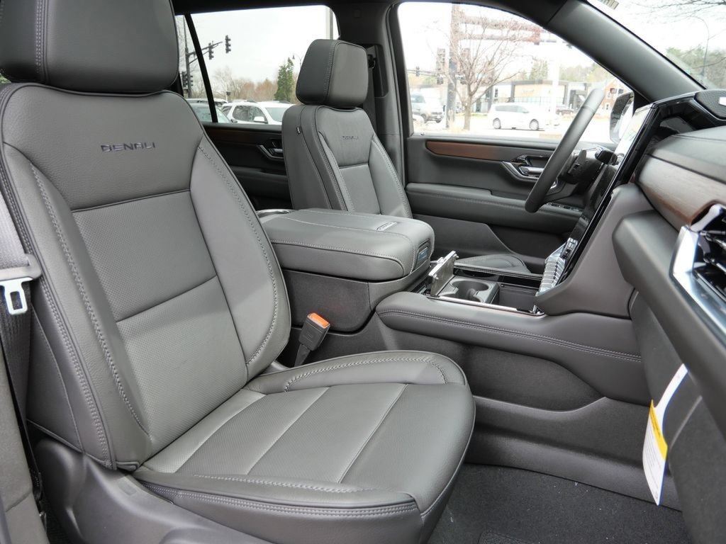 New 2026 GMC Yukon XL Denali w/ Sun & Power Step Package AWD/4WD image 24