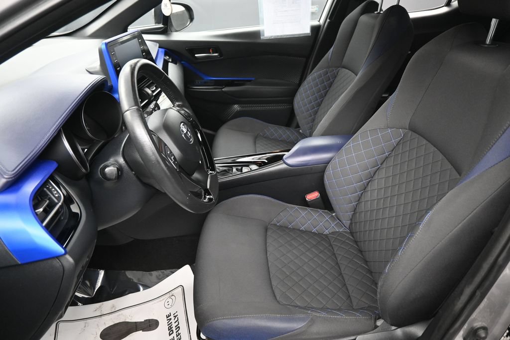 Used 2020 Toyota C-HR XLE FWD image 28