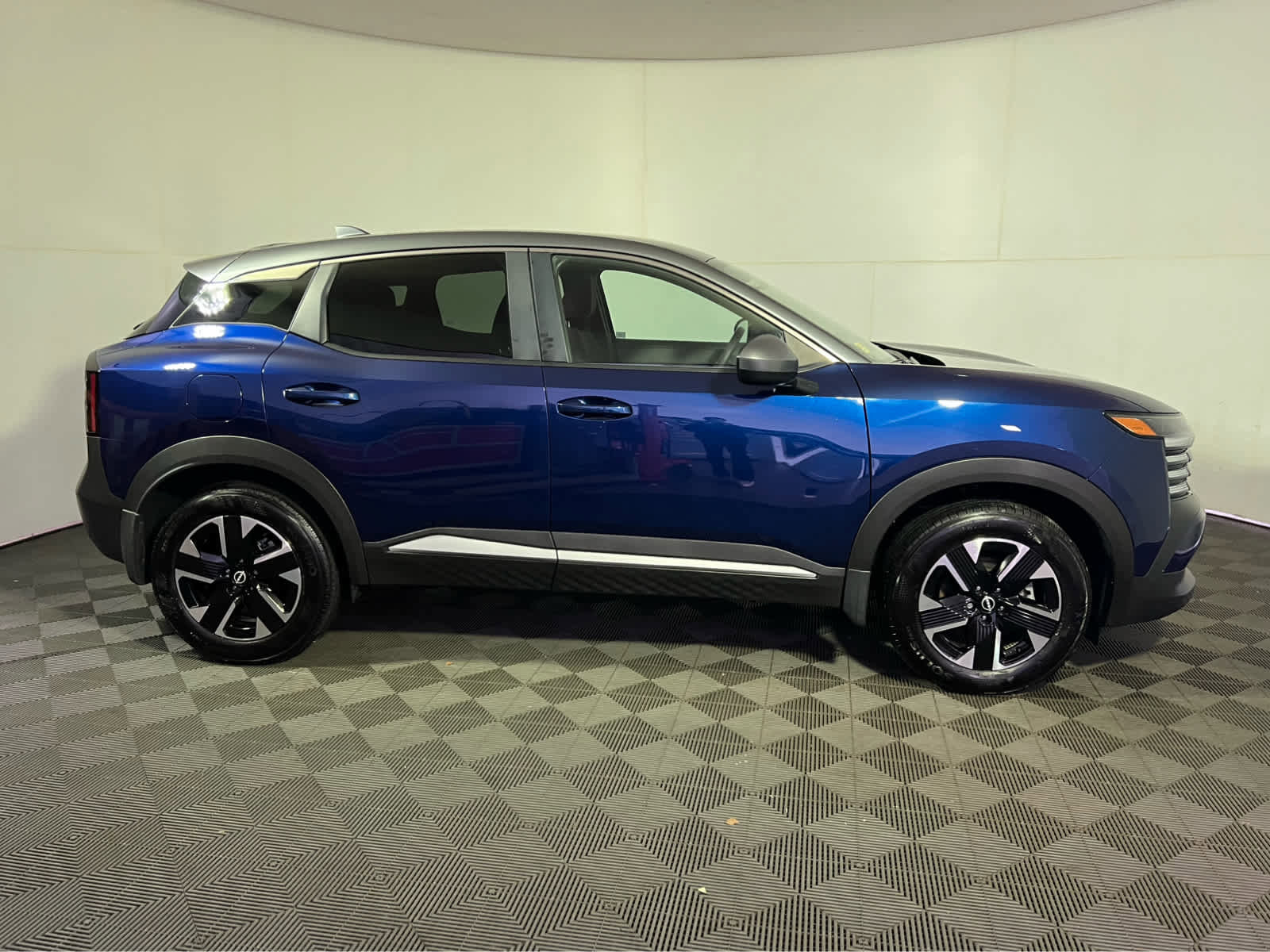 Certified 2025 Nissan Kicks SV w/ Illumination Package AWD/4WD image 8