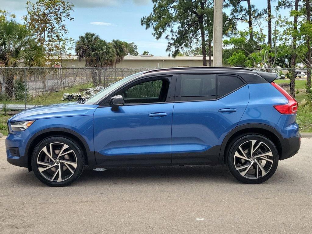 Used 2021 Volvo XC40 T5 R-Design w/ Climate Package AWD/4WD image 4