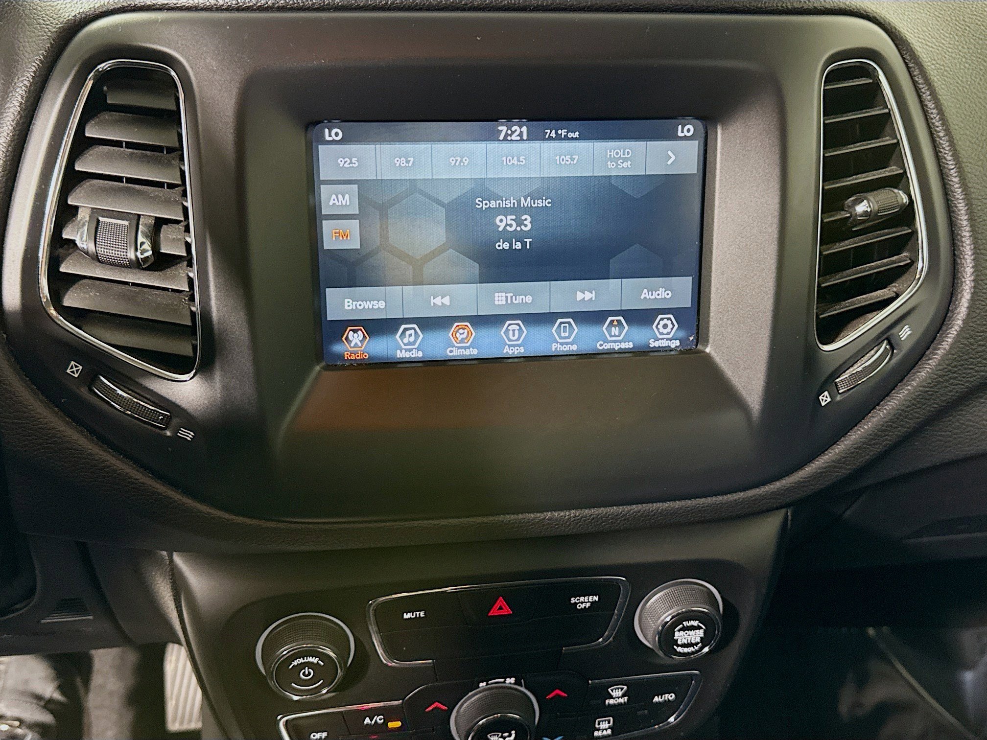 Used 2020 Jeep Compass Sport image 18