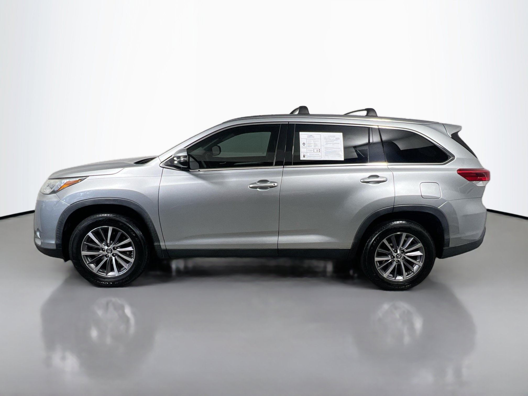 Used 2019 Toyota Highlander XLE FWD image 9