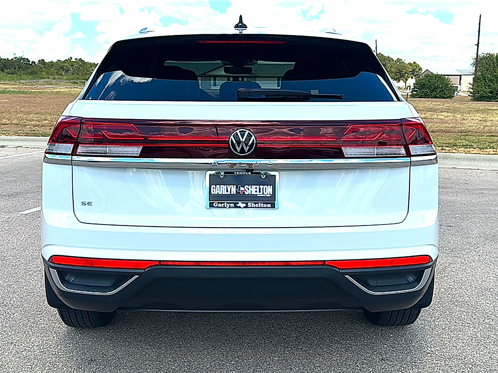 Used 2025 Volkswagen Atlas Cross Sport SE FWD image 7