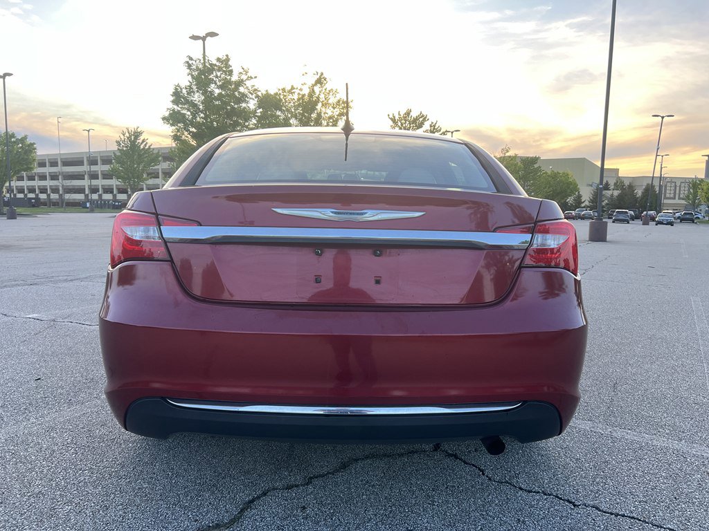 Used 2012 Chrysler 200 Limited FWD image 4