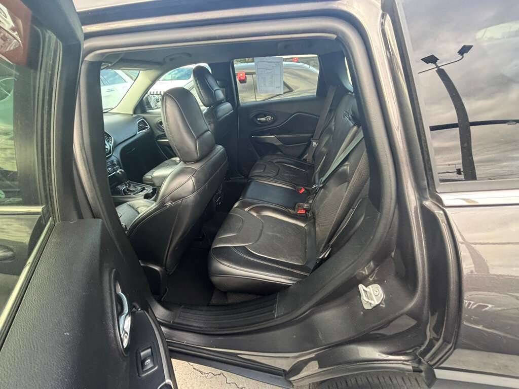 Used 2020 Jeep Cherokee Limited image 3