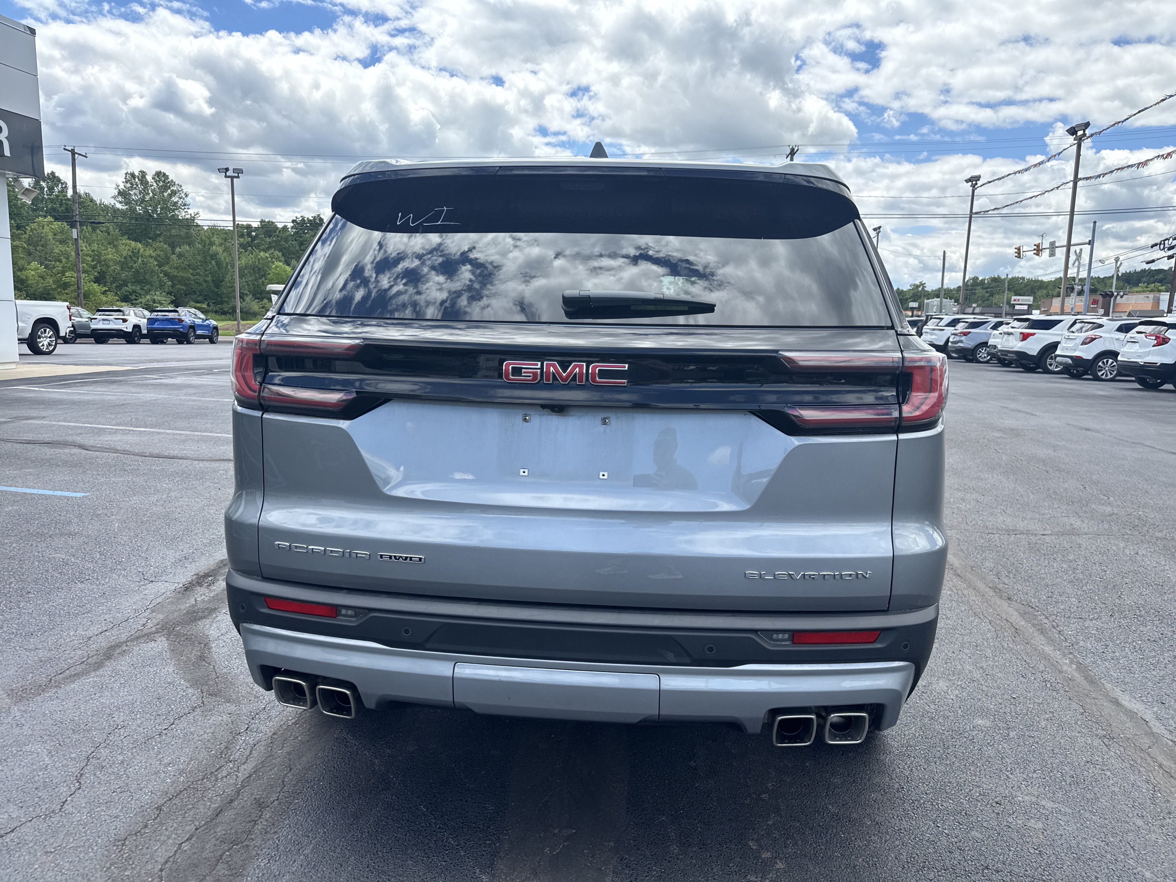 Used 2026 GMC Acadia Elevation w/ Elevation Premium Package AWD/4WD image 4