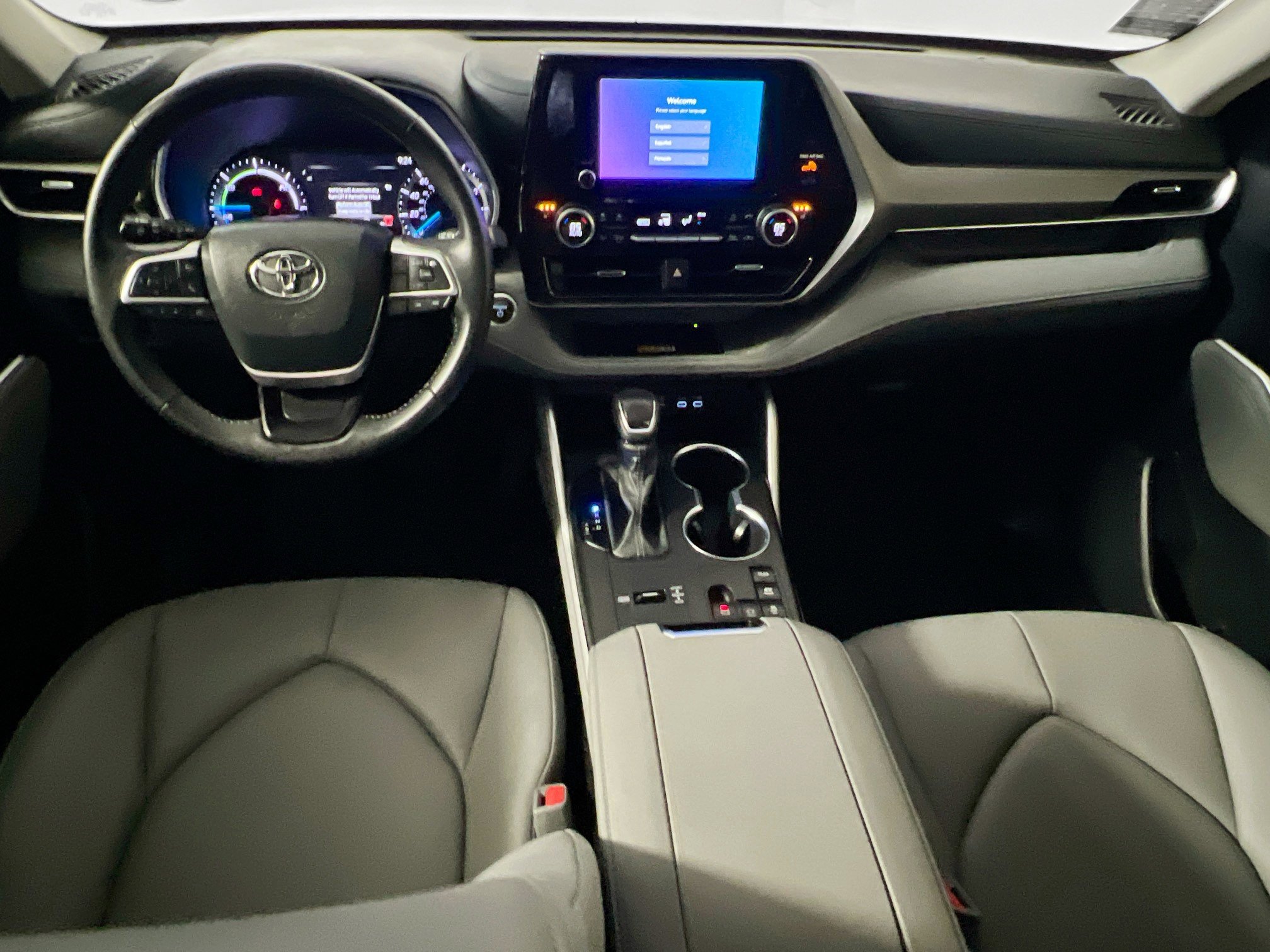 Used 2024 Toyota Highlander XLE image 30