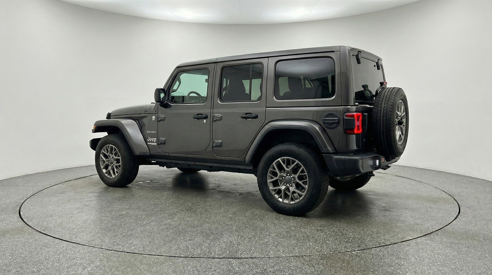 Used 2025 Jeep Wrangler Sahara AWD/4WD image 6