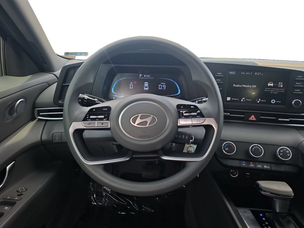 Certified 2025 Hyundai Elantra SE FWD image 15