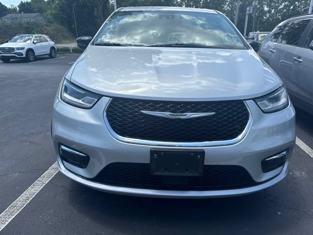 Used 2024 Chrysler Pacifica Touring-L FWD image 4