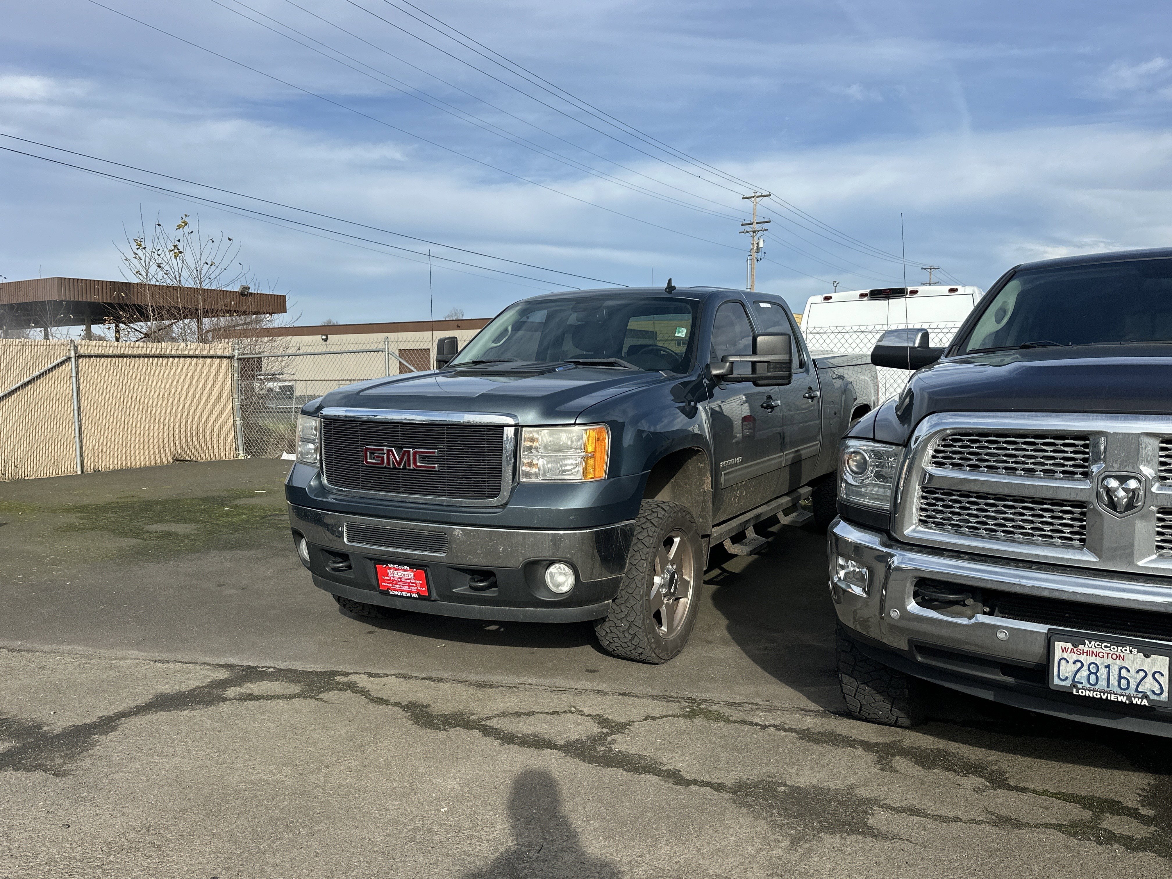 Used 2011 GMC Sierra 2500 SLT w/ SLT Convenience Package image 3