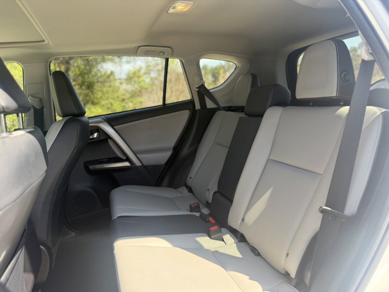 Used 2018 Toyota RAV4 Platinum image 16