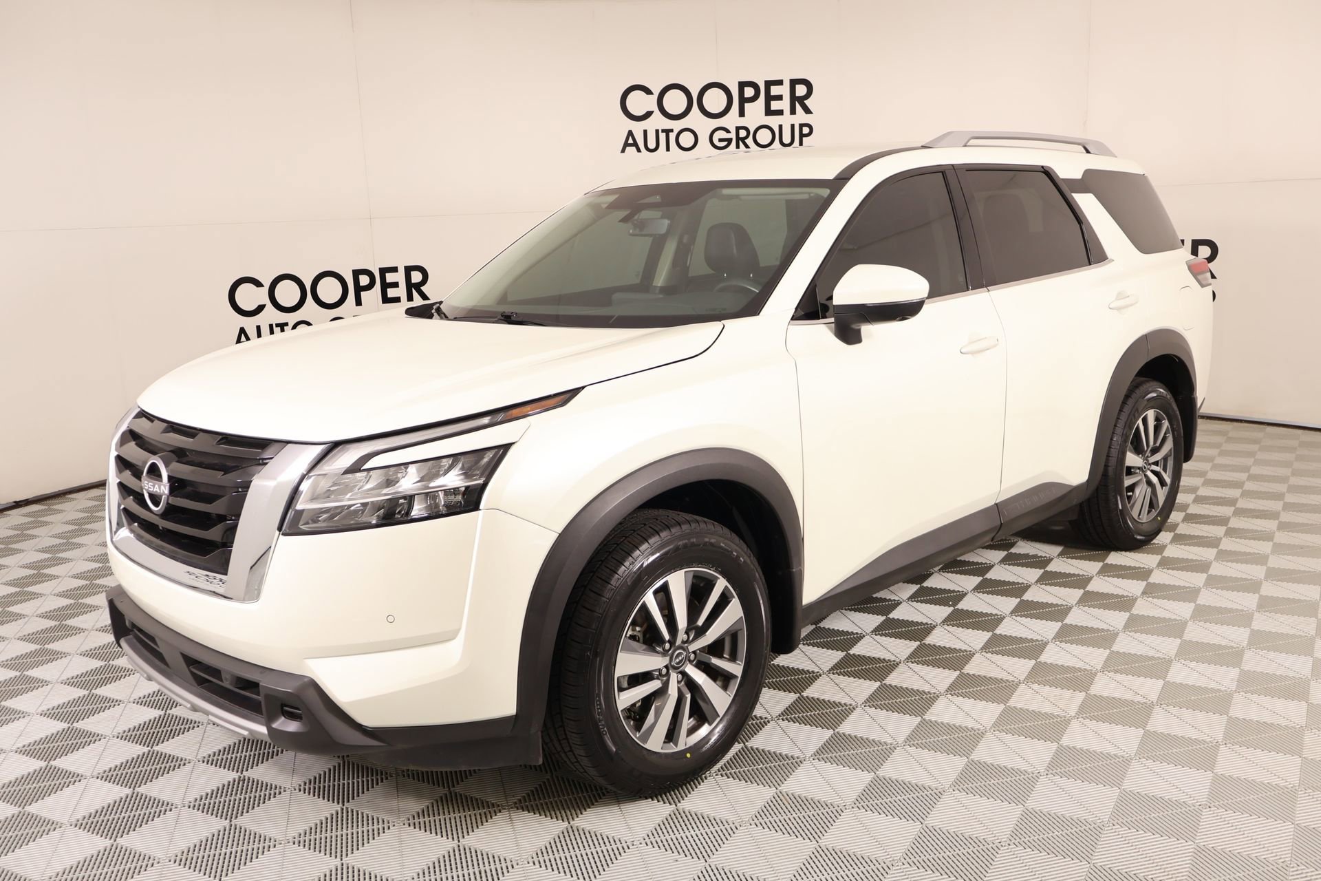 Used 2024 Nissan Pathfinder SL FWD image 10