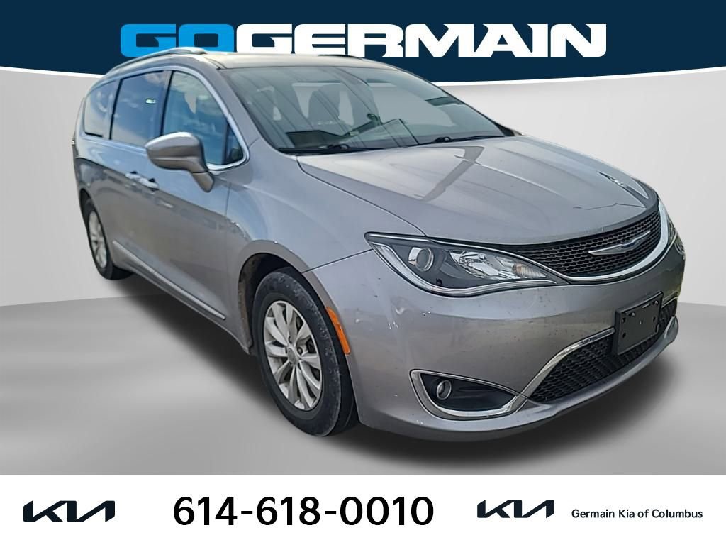 Used 2018 Chrysler Pacifica Touring-L image 3
