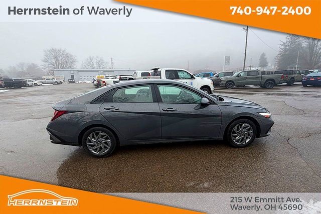 Used 2024 Hyundai Elantra SEL image 25
