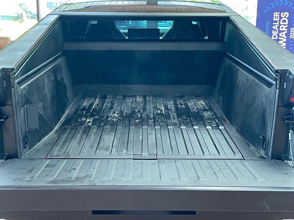 Used 2024 Tesla Cybertruck AWD Crew Cab image 10