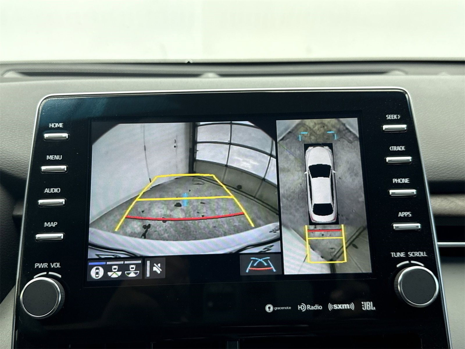 Used 2020 Toyota Avalon Limited image 26