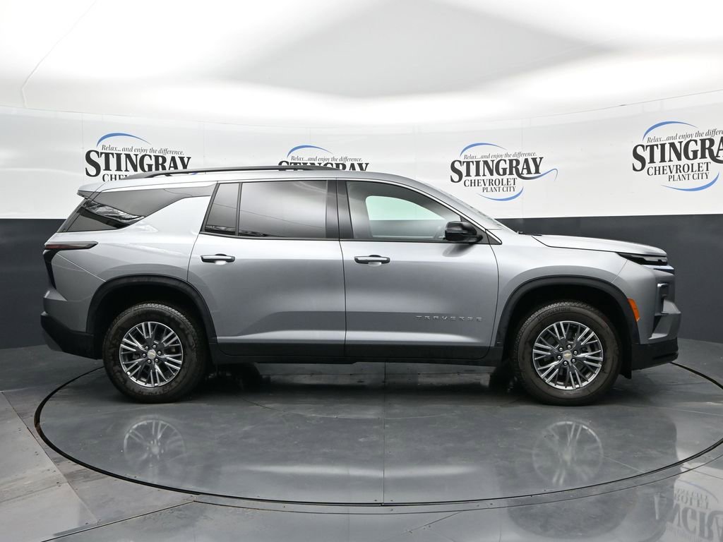 Used 2026 Chevrolet Traverse LT FWD image 8
