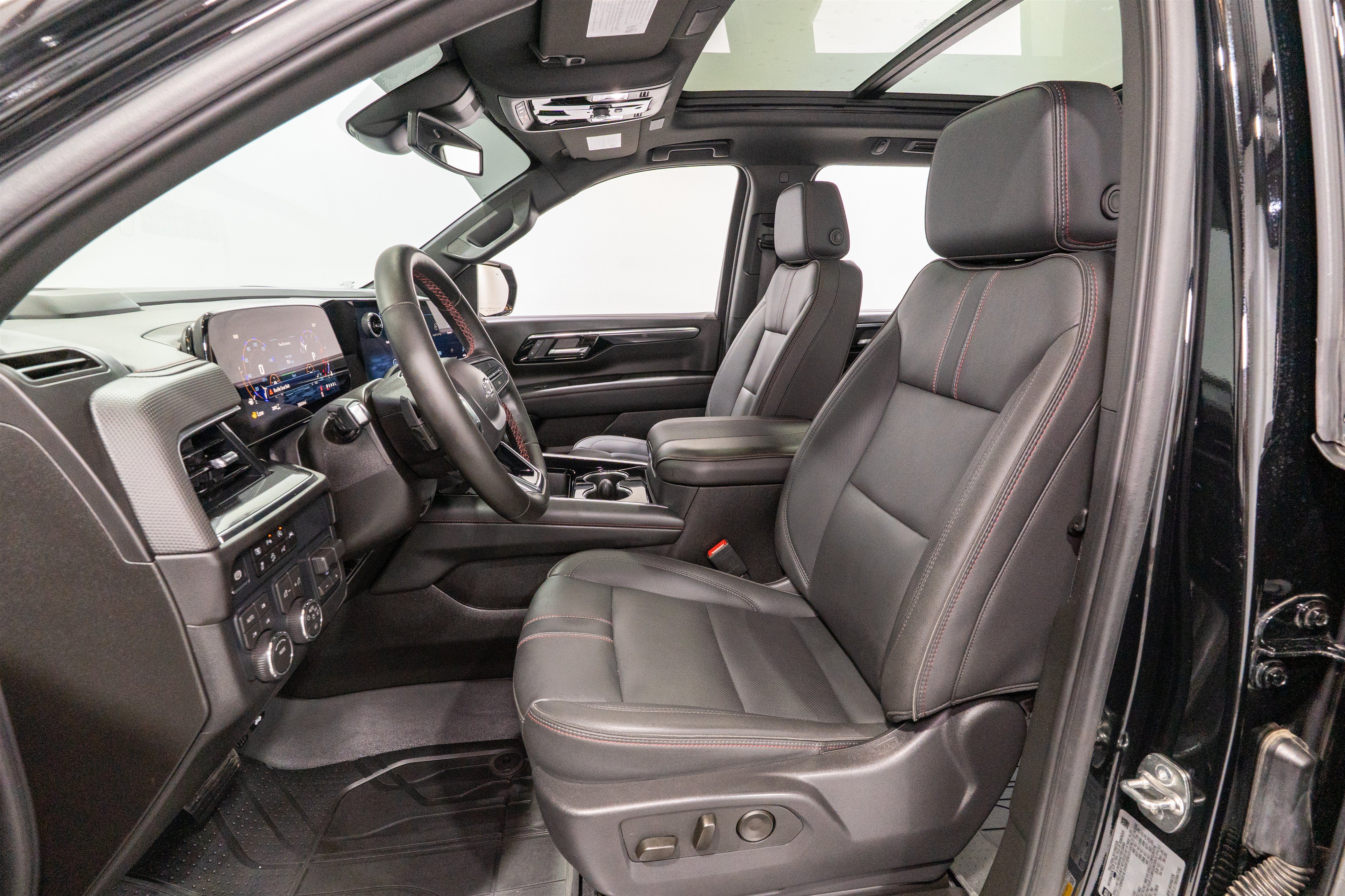 Used 2026 Chevrolet Suburban RST w/ Comfort Package AWD/4WD image 15