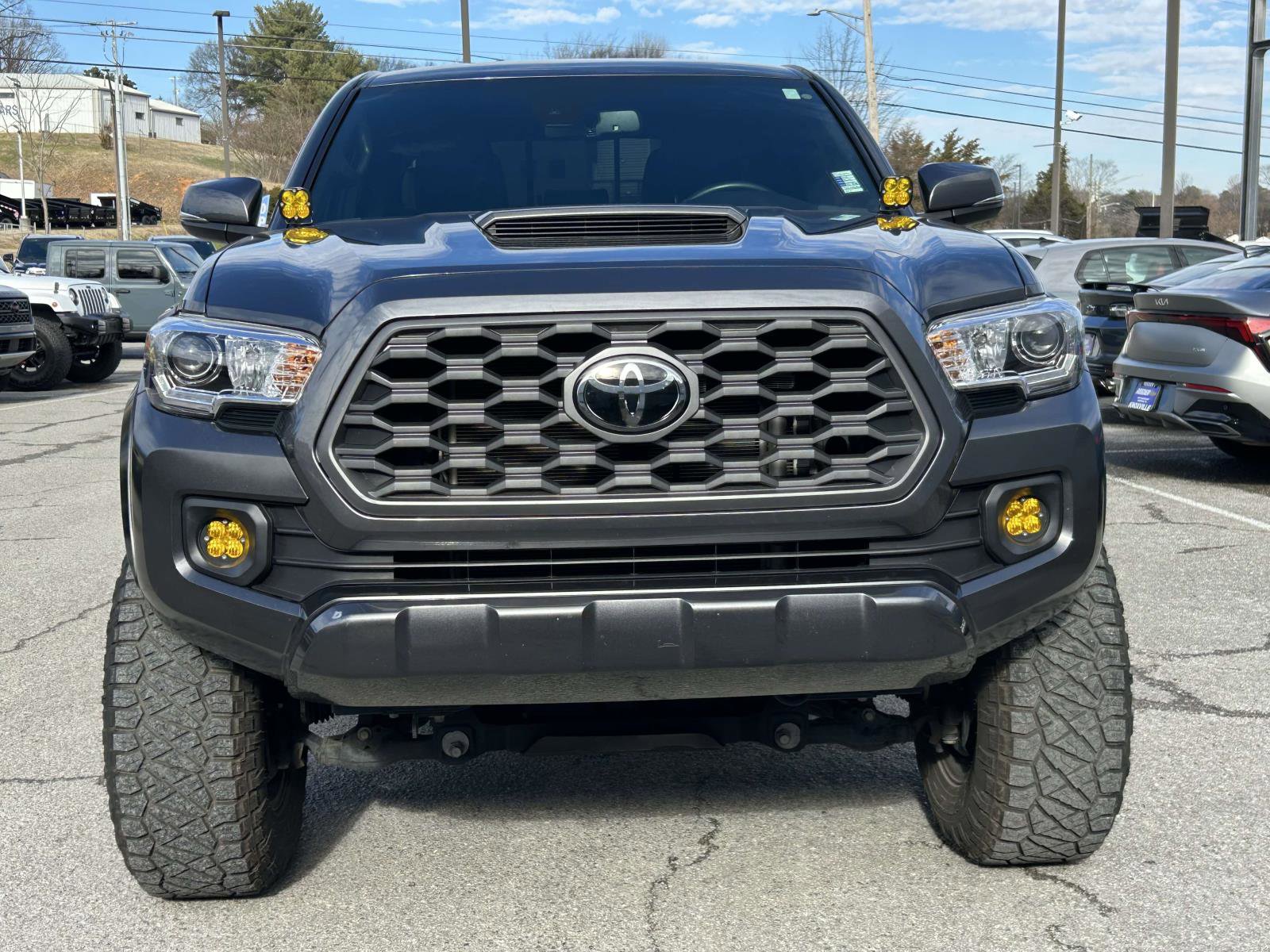 Used 2023 Toyota Tacoma TRD Sport w/ Black Out Package (TMS) image 8