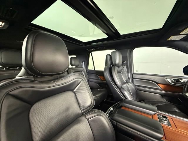 Used 2018 Lincoln Navigator L Reserve w/ Technology Package AWD/4WD image 30